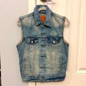 Levi's Denim Vest Jean Trucker Jacket Mens S Small Blue Distressed Aged Look
